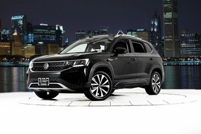 Used 2022 Volkswagen Taos SE w/ Panoramic Sunroof Package