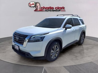 New 2025 Nissan Pathfinder SV w/ SV Premium Package