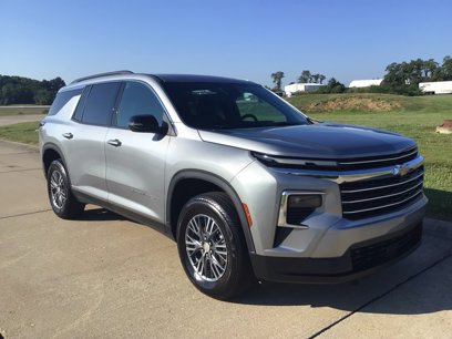 Used 2025 Chevrolet Traverse LT