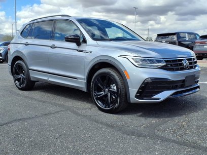 New 2024 Volkswagen Tiguan SE R-Line