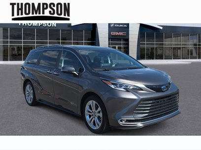 Used 2023 Toyota Sienna Platinum