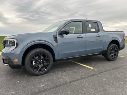 New 2025 Ford Maverick Lariat w/ Black Appearance Package