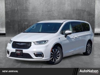 Used 2023 Chrysler Pacifica Touring-L