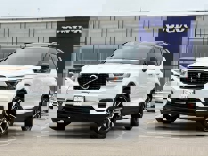 Certified 2022 Volvo XC40 T5 R-Design w/ Advanced Package