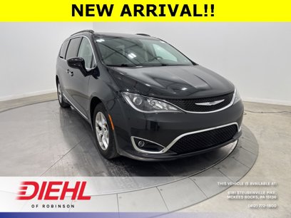 Used 2017 Chrysler Pacifica Touring-L w/ Tire & Wheel Group