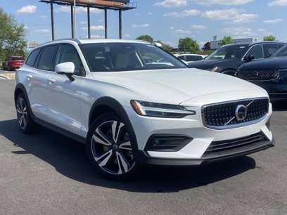 New 2025 Volvo V60 B5 Cross Country Plus w/ Protection Package Premier