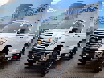 Used 2017 Toyota Tundra SR5 w/ SR5 Upgrade Package