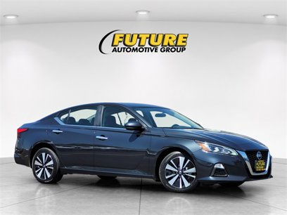 Certified 2022 Nissan Altima 2.5 SV w/ SV Premium Package