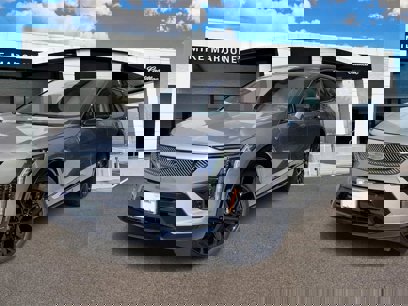 New 2025 Cadillac Optiq Luxury 2 w/ LPO, ONYX Package