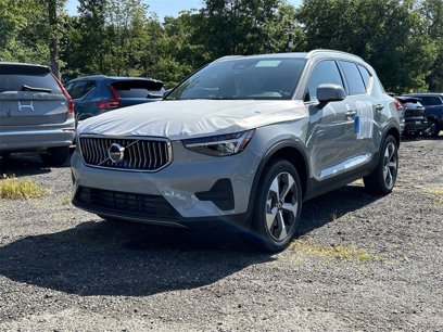 New 2025 Volvo XC40 B5 Core w/ Protection Package Premier