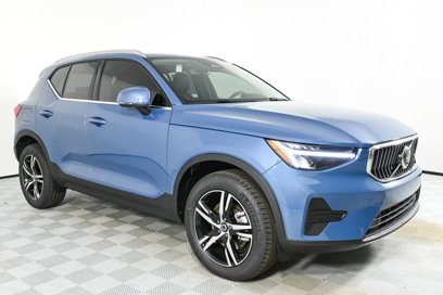 New 2025 Volvo XC40 B5 Core