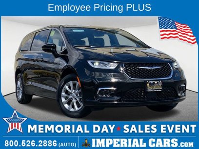 New 2025 Chrysler Pacifica Select