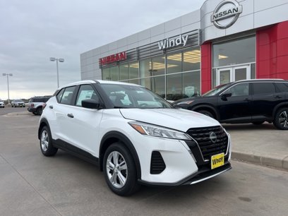 New 2025 Nissan Kicks Play S