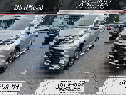 Used 2022 Toyota Sienna XLE