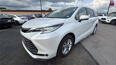 New 2025 Toyota Sienna Limited