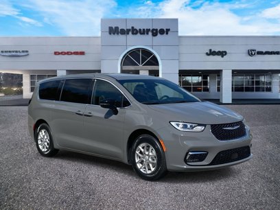 New 2025 Chrysler Pacifica Select