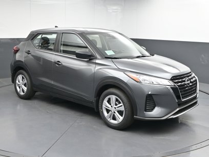 New 2025 Nissan Kicks Play S