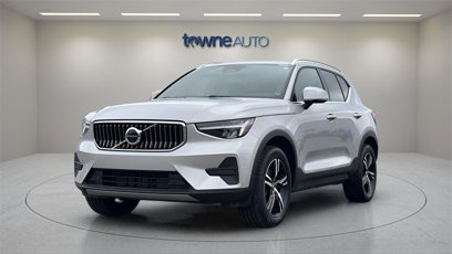 Used 2025 Volvo XC40 B5 Core