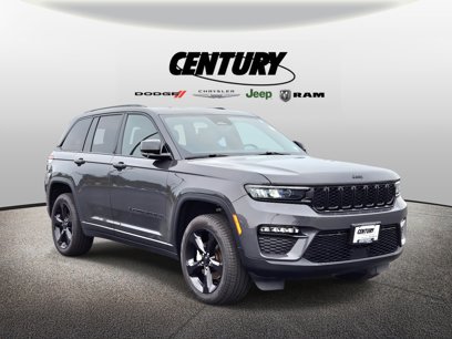 Used 2024 Jeep Grand Cherokee Limited w/ Black Appearance Package
