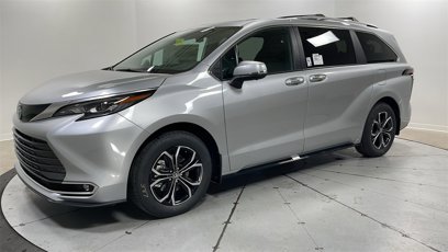 New 2025 Toyota Sienna Platinum