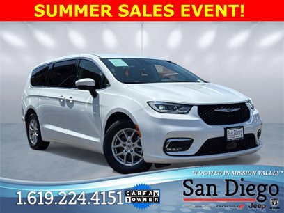 Used 2023 Chrysler Pacifica Touring-L