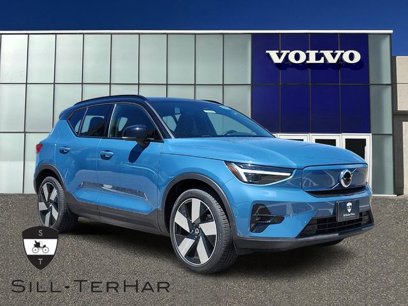 New 2025 Volvo EX40 Plus w/ Climate Package