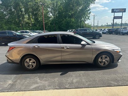Used 2025 Hyundai Elantra SE
