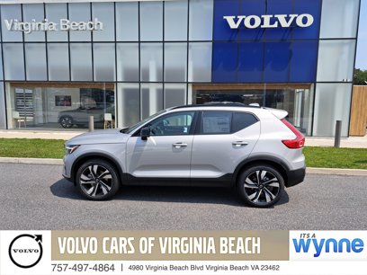 New 2025 Volvo XC40 B5 Plus w/ Climate Package