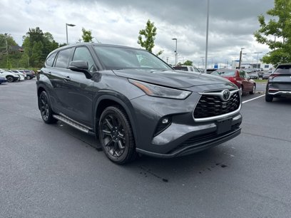 Used 2022 Toyota Highlander LE