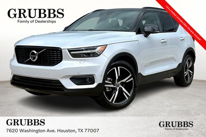 Certified 2022 Volvo XC40 T5 R-Design