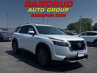 New 2025 Nissan Pathfinder SL w/ SL Premium Package