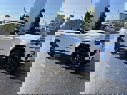 Used 2023 Jeep Grand Cherokee Altitude