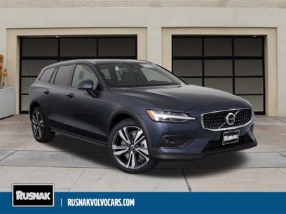 New 2025 Volvo V60 B5 Cross Country Plus w/ Protection Package Premier