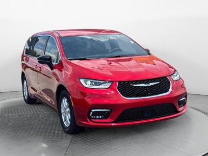 New 2025 Chrysler Pacifica Select