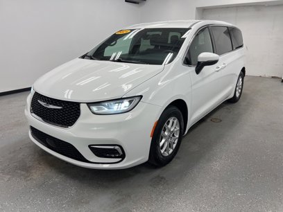 Used 2023 Chrysler Pacifica Touring