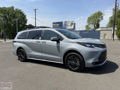 Certified 2024 Toyota Sienna XLE Woodland Edition