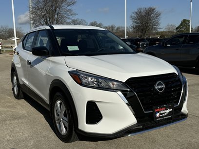 New 2025 Nissan Kicks Play S