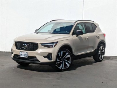 Used 2025 Volvo XC40 B5 Plus w/ Climate Package