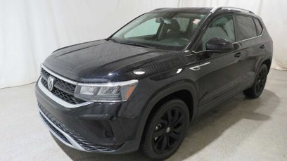 Certified 2022 Volkswagen Taos SE w/ Panoramic Sunroof Package