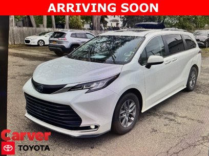 Used 2022 Toyota Sienna XLE