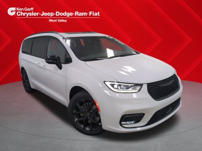 New 2025 Chrysler Pacifica Limited