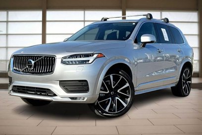 Used 2022 Volvo XC90 T6 Momentum w/ Advanced Package
