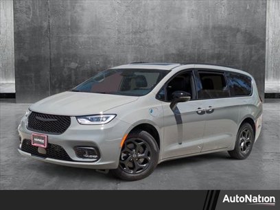 New 2025 Chrysler Pacifica Premium