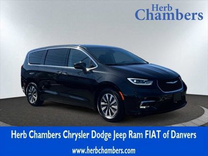 Certified 2023 Chrysler Pacifica Touring-L