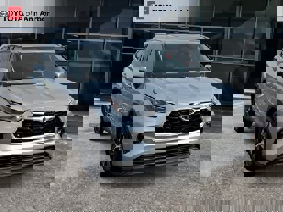 Used 2021 Toyota Highlander XLE