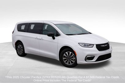 New 2025 Chrysler Pacifica Select
