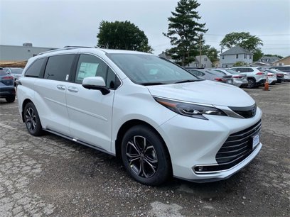 New 2025 Toyota Sienna Platinum