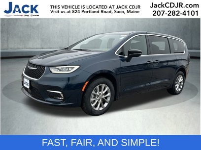 New 2025 Chrysler Pacifica Select