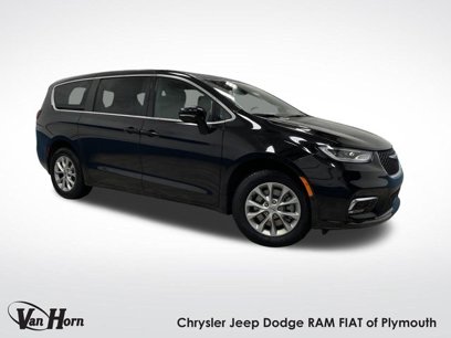 New 2025 Chrysler Pacifica Select
