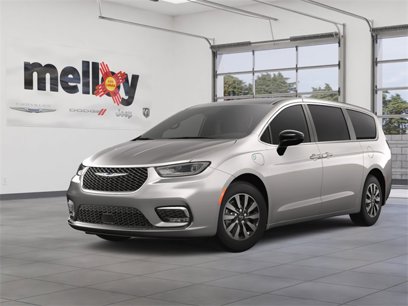 New 2025 Chrysler Pacifica Select